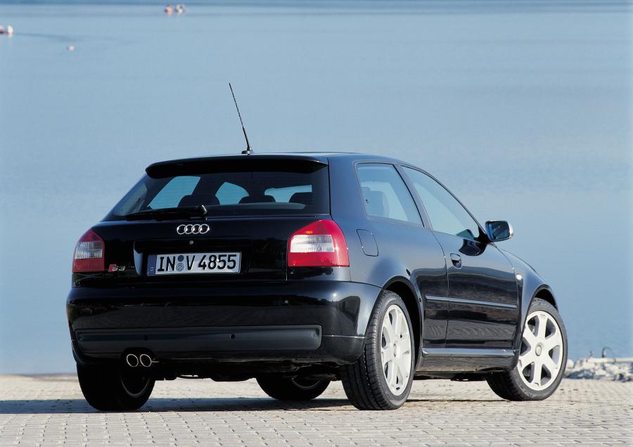  Audi S3 (8L) 2001 года  (фото 2 из 18)